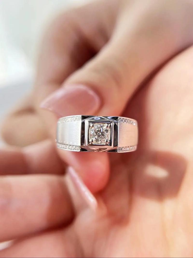 霸氣男戒，指尖上的不凡魅力
